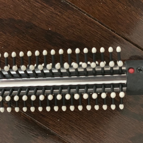 CONAIR MINI HOT BRUSH - Picture 2 of 4